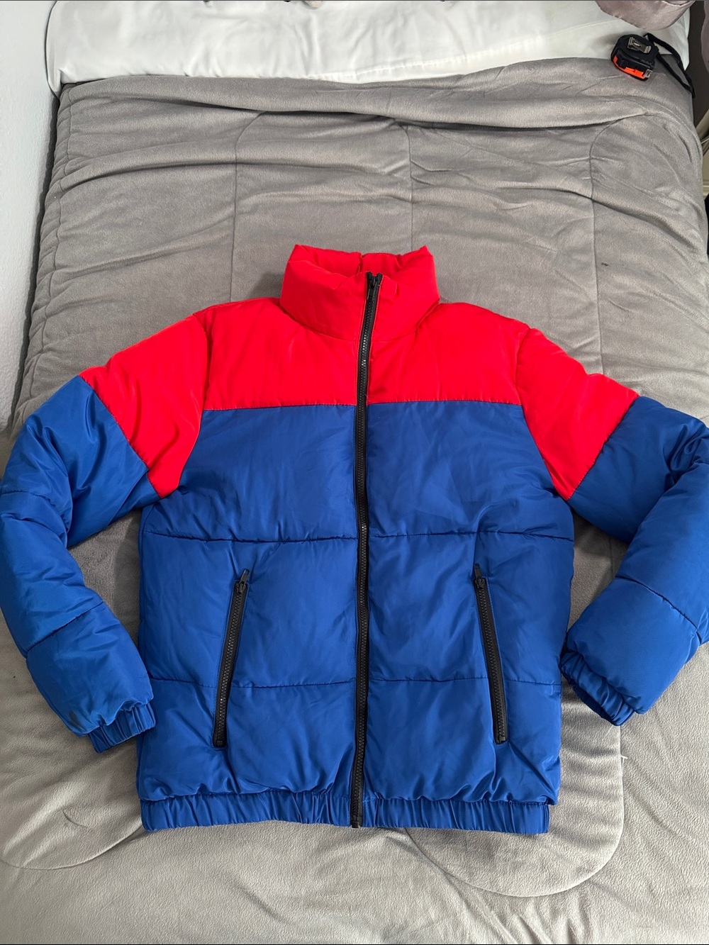 Forever 21 men’s warm & cozy Colorblock Puffer winter Jacket - Red & Blue Sz S